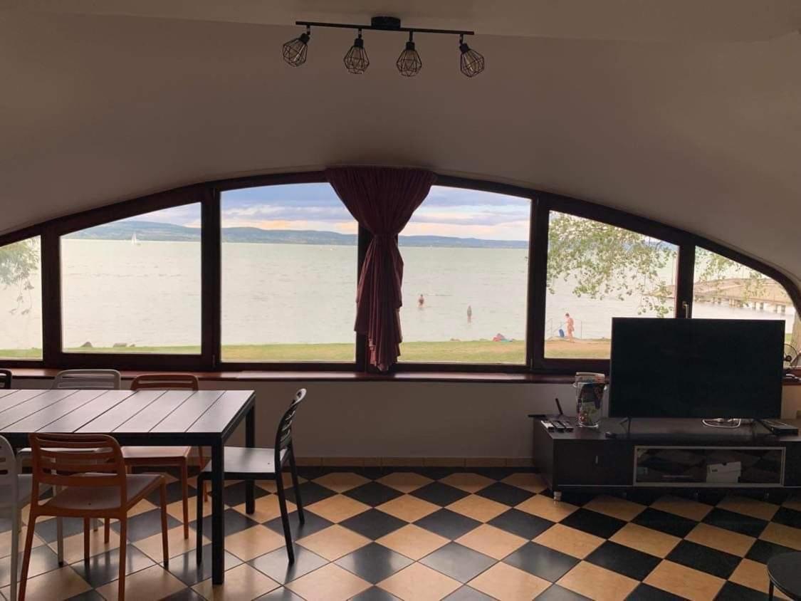 Szines Panorama Apartman Balatonlelle Exterior foto